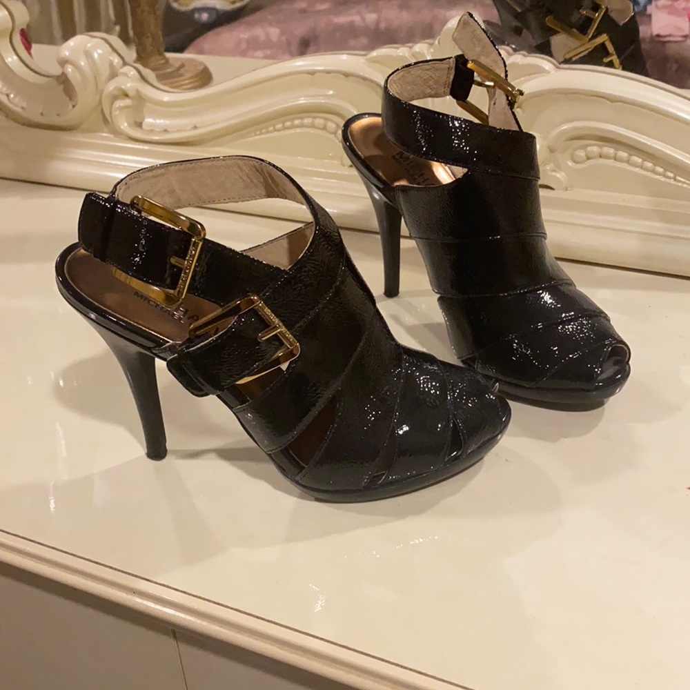 Michael Kors pumps